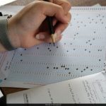 اشک شوق مادر یکی از داوطلبان کنکور از موفقیت فرزندش