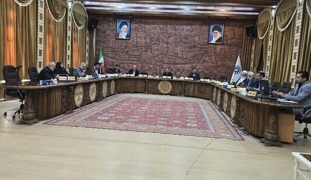 بررسی آخرین وضعیت پارک‌موزه دفاع مقدس و گلزارهای شهدای تبریز در صحن شورای شهر