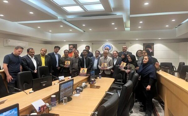 کتاب «رازهای تندرستان» رونمایی شد؛ پژوهشی درباره یک جشن کهن